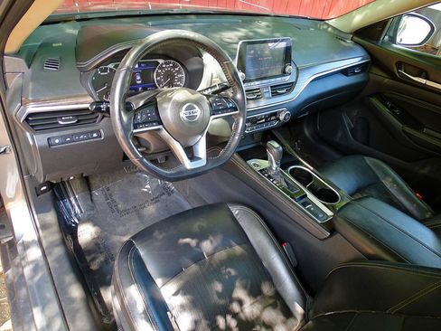 Used 2020 Nissan Altima 2.5 SL FWD image 19