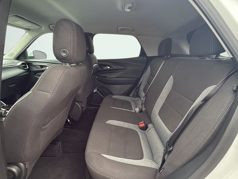 Used 2025 Chevrolet TrailBlazer LT AWD/4WD image 38