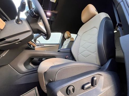 Used 2024 Volkswagen Atlas Cross Sport SE image 29