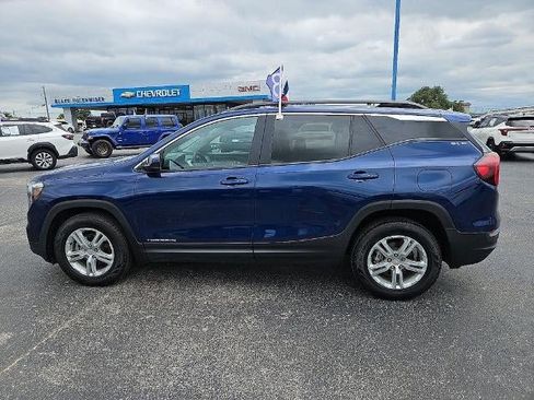 Used 2022 GMC Terrain SLE w/ Driver Convenience Package AWD/4WD image 3