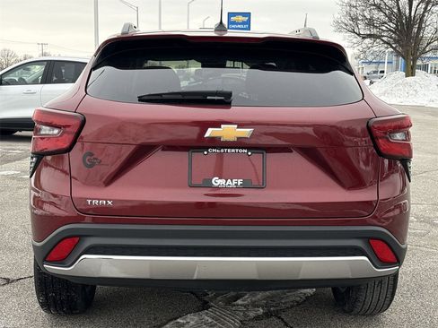 Used 2024 Chevrolet Trax LT image 7