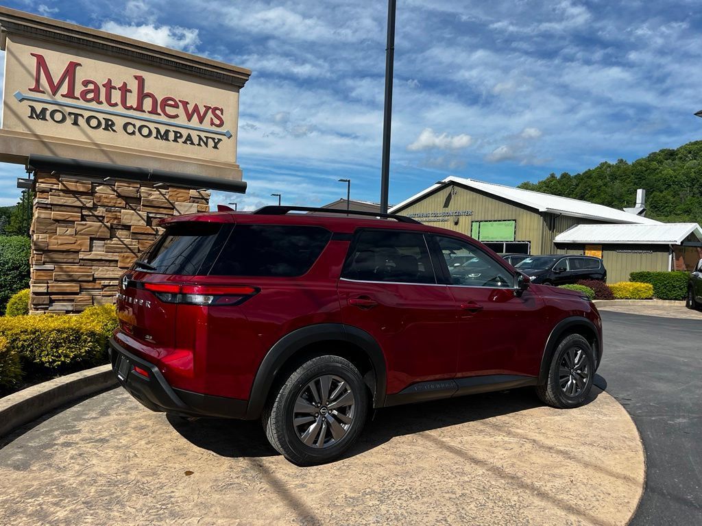Used 2025 Nissan Pathfinder SV AWD/4WD image 5