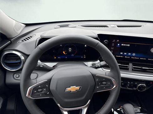 New 2026 Chevrolet Trax LT w/ Sunroof Package FWD image 39