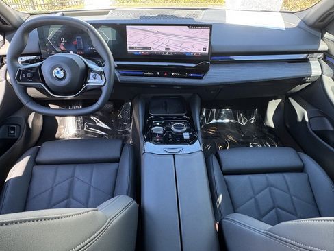 Used 2025 BMW 530i w/ Premium Package image 30