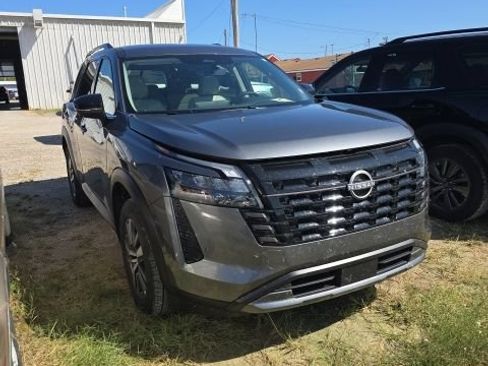Used 2026 Nissan Pathfinder SL FWD image 2