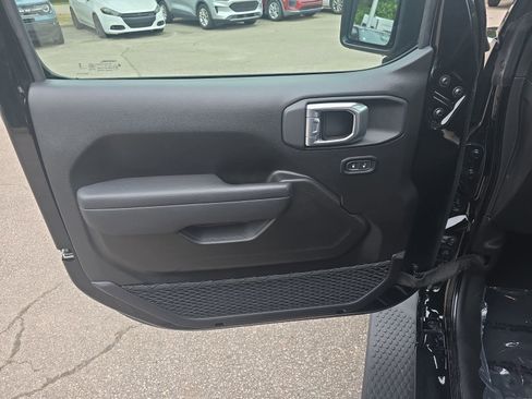 Used 2025 Jeep Wrangler Sport AWD/4WD image 26