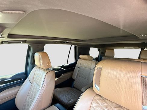 Used 2022 Cadillac Escalade Premium Luxury image 29