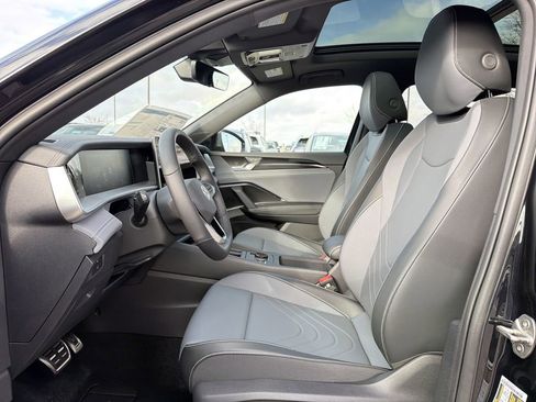 New 2026 Volkswagen Tiguan SE R-Line FWD image 11