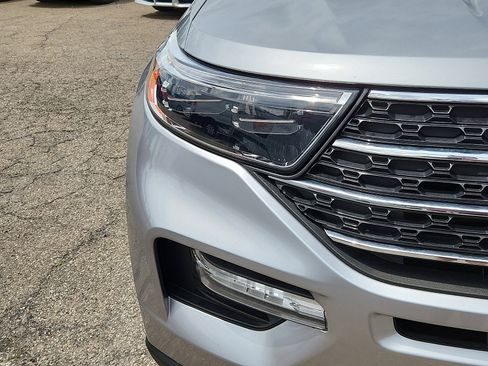 Used 2022 Ford Explorer XLT w/ Equipment Group 202A AWD/4WD image 9