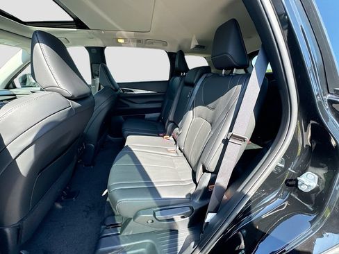 Used 2027 INFINITI QX60 Pure w/ Cargo Package FWD image 26
