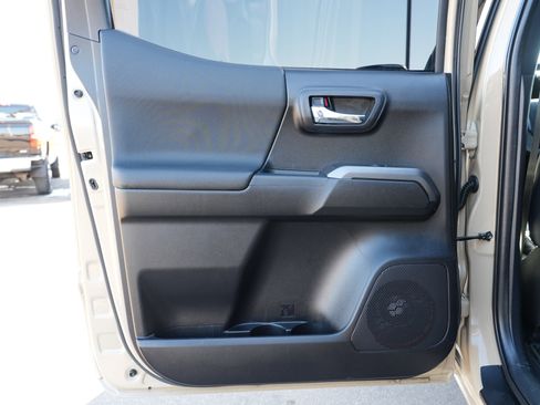 Used 2020 Toyota Tacoma TRD Sport w/ TRD Premium Sport Package image 19