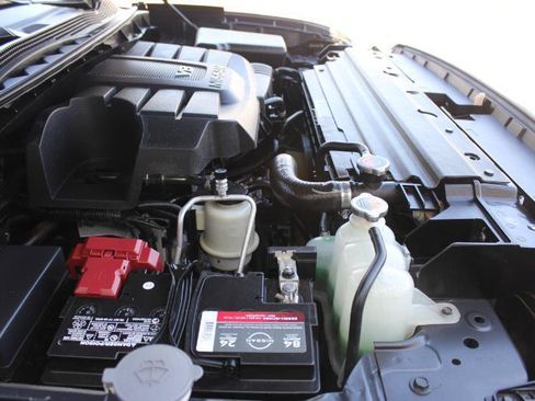 Used 2022 Nissan Titan SV AWD/4WD image 39