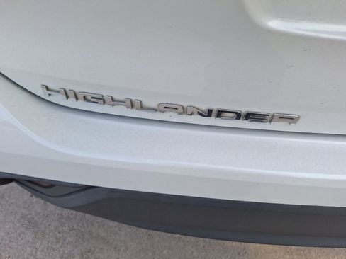 Used 2020 Toyota Highlander XLE image 13