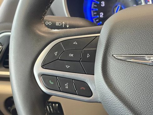 Used 2022 Chrysler Pacifica Touring-L FWD image 31