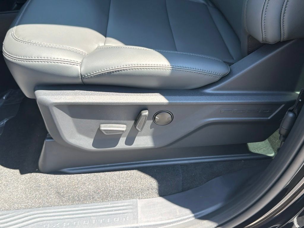 New 2027 Ford Expedition Max Active RWD image 8