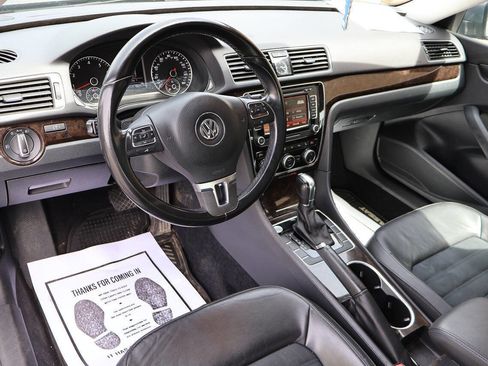 Used 2014 Volkswagen Passat 3.6 SEL Premium FWD image 16