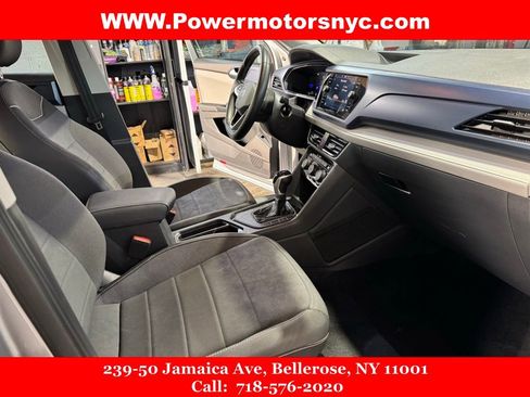 Used 2024 Volkswagen Taos SE image 30