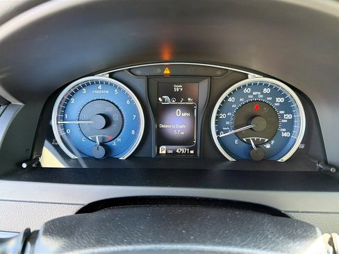 Used 2017 Toyota Camry XLE w/ Moonroof Package image 37