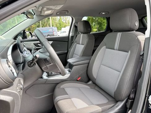 Used 2025 Chevrolet Blazer LT FWD image 13