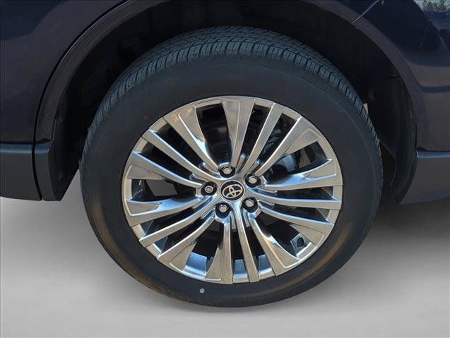 Certified 2023 Toyota Venza XLE AWD/4WD image 7