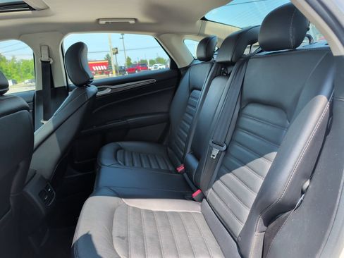 Used 2017 Ford Fusion SE w/ Fusion SE Technology Package AWD/4WD image 20