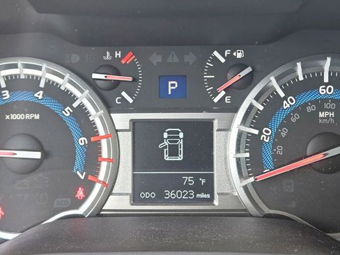 Used 2019 Toyota 4Runner SR5 AWD/4WD image 32