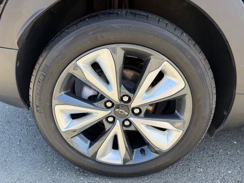 Used 2023 Chevrolet Bolt EUV LT w/ Convenience Package FWD image 48