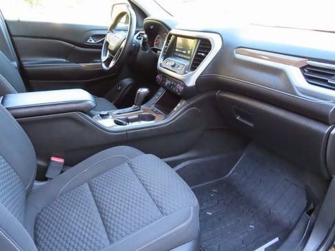 Used 2017 GMC Acadia SLE image 34