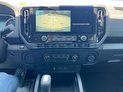 Used 2026 Nissan Frontier SV w/ Tow Package RWD image 11