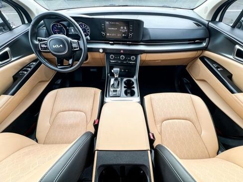 Certified 2024 Kia Carnival LX image 14