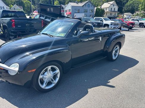 Used 2004 Chevrolet SSR w/ Preferred Equipment Group RWD image 21
