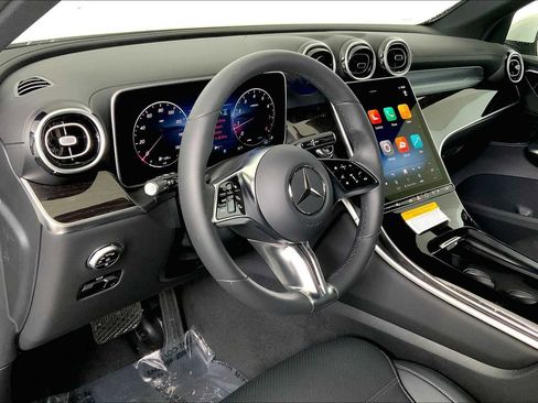 Used 2025 Mercedes-Benz GLC 300 4MATIC image 10