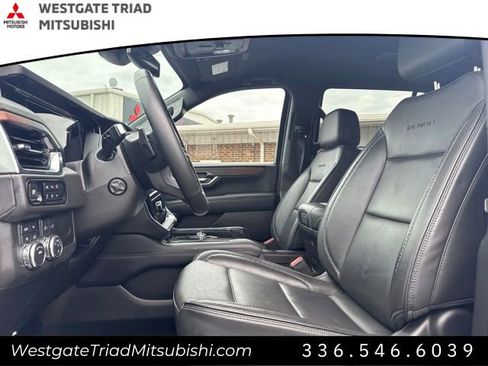 Used 2025 GMC Yukon Denali AWD/4WD image 10
