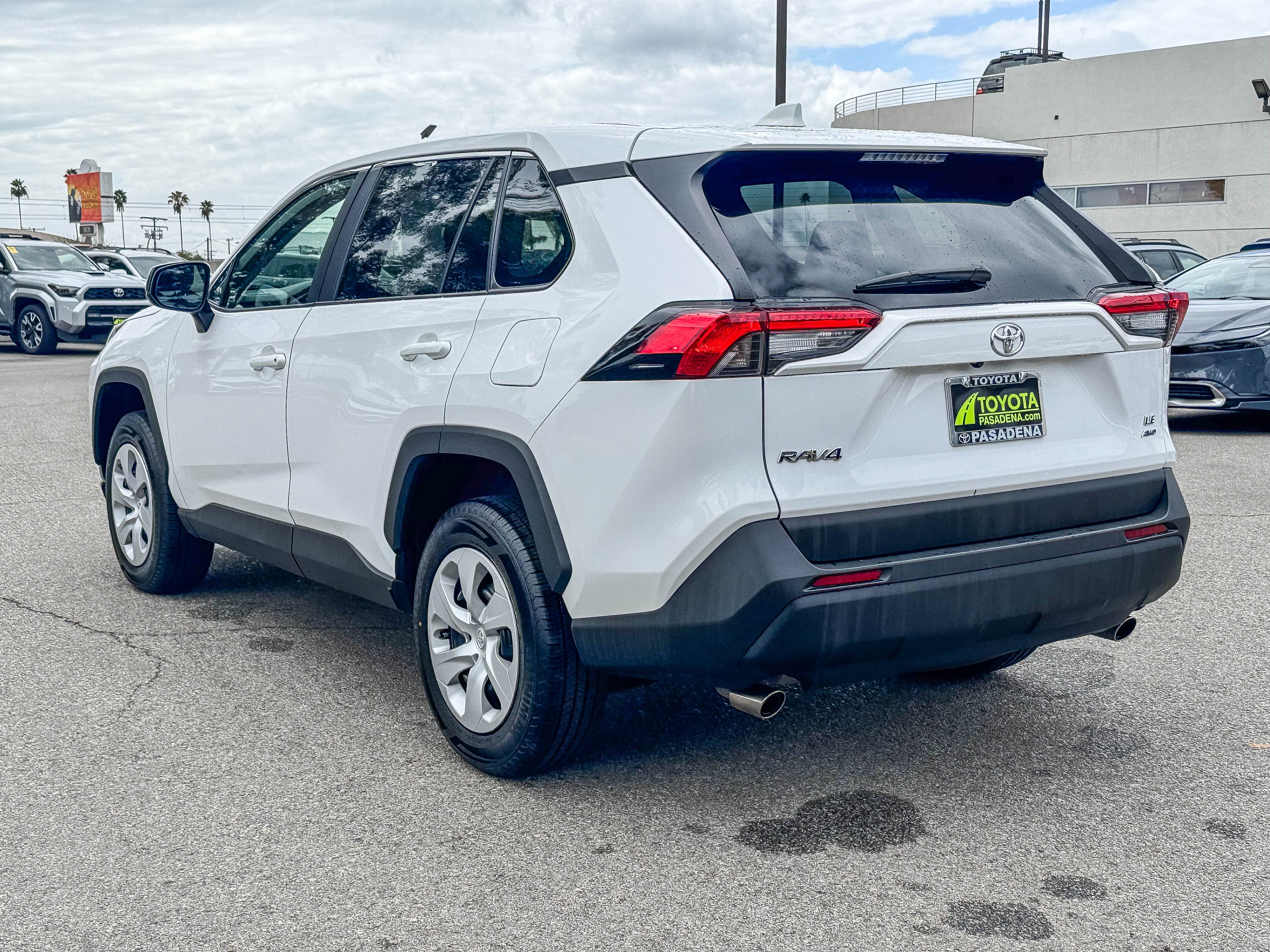 Used 2025 Toyota RAV4 LE AWD/4WD image 8