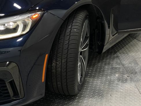 Used 2021 BMW 750i xDrive w/ Executive Package image 36