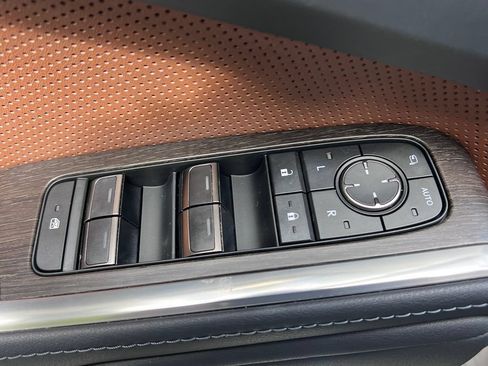 Used 2024 Lexus GX 550 w/ Accessory Package (2T) AWD/4WD image 11