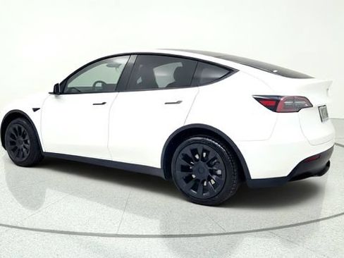 Used 2024 Tesla Model Y 2WD image 6