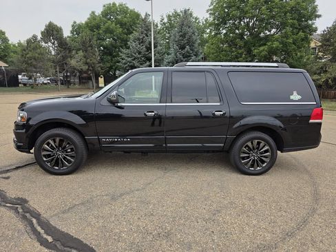 Used 2017 Lincoln Navigator L Select AWD/4WD image 2