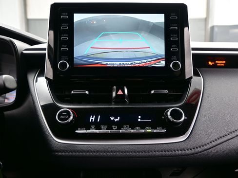 Used 2020 Toyota Corolla SE w/ Phone Cable & Charge Package image 17