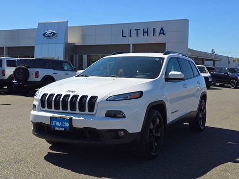 Used 2018 Jeep Cherokee Latitude w/ Altitude Package image 1