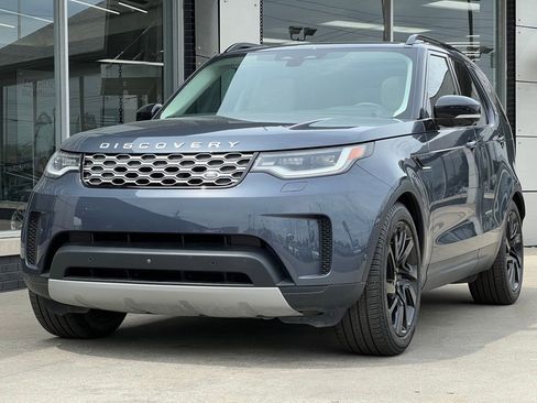 Used 2024 Land Rover Discovery S image 10