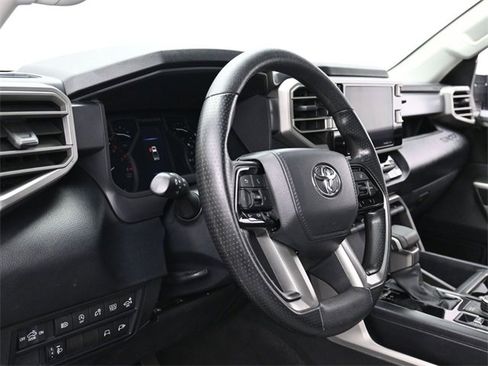 Used 2022 Toyota Tundra SR5 w/ SR5 Convenience Package image 17