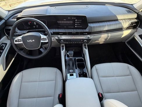 Certified 2025 Kia Telluride EX w/ EX Captain's Chair Package FWD image 12