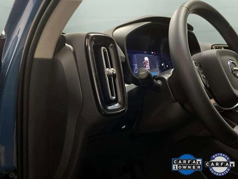 Used 2025 Volvo XC40 B5 Core image 35