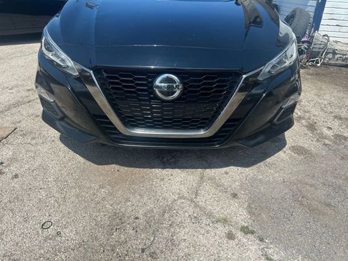 Used 2021 Nissan Altima 2.5 SR image 2