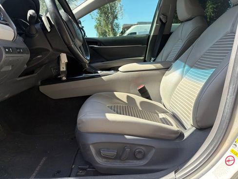 Used 2018 Toyota Camry SE FWD image 9