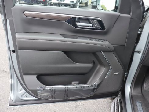 New 2025 Chevrolet Suburban LT w/ Advanced Technology Package image 3