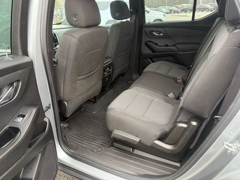 Used 2023 Chevrolet Traverse LT image 11