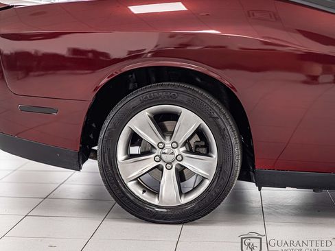 Used 2019 Dodge Challenger SXT RWD image 10