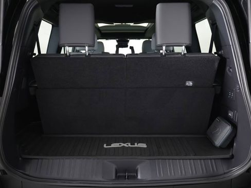 Used 2026 Lexus GX 550 w/ Accessory Package (31) AWD/4WD image 13